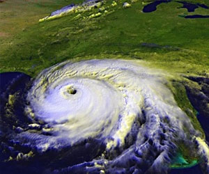   مصر اليوم - إعصار قوي جدًا يضرب الفلين