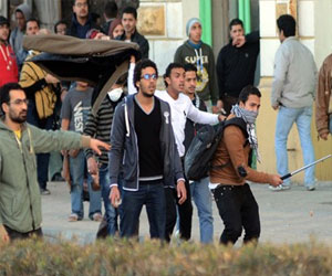   مصر اليوم - تظاهرات مُؤيِّدة ومعارضة للمعزول في الأسكندرية واشتباكات في سيدي بشر