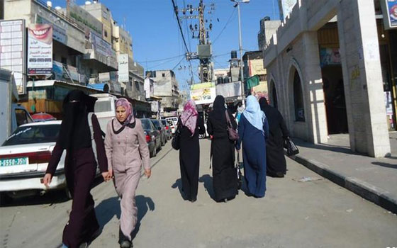 مصر اليوم - الانقسام السياسيّ وراء انتشار ظاهرة العنف الطلابيّ في جامعات غزة