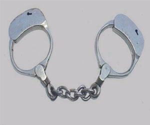   مصر اليوم - ضبطُ بائعّي بَردي سرقا سائحة أوكرانيّة في الغردقةِ