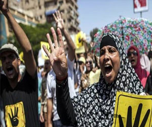   مصر اليوم - آلاف من أنصار مرسي يتظاهرون في القاهرة رفضًا لاحتجاز نساء مؤيدات له