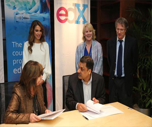 مصر اليوم - الملكة رانيا تشهد توقيع إتفاقية انشاء منصة الكترونية تعليمية موجهة للعالم العربي