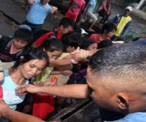   مصر اليوم - إجلاء الآلاف بسبب اعصار هايان في الفلبيين