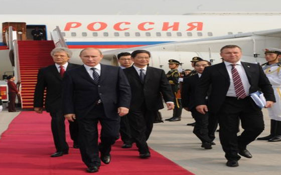   مصر اليوم - السيسي وفهمي في مقابلة مع المسؤولين الروس قبل زيارة بوتين إلى القاهرة