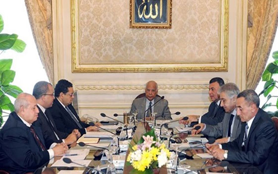   مصر اليوم - سياسيون مصريون يرفضون مشروع قانون حماية كبار المسؤولين