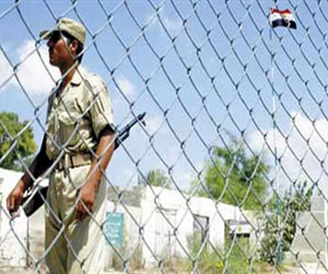   مصر اليوم - إصابة جندي خلال تصدِّيه لمهرِّبين على الحدود