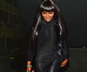 مصر اليوم - نعومي كامبل تُثير الكاميرات في عشاء عمل في لندن