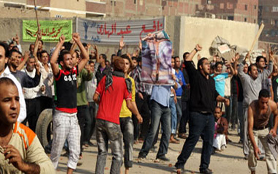   مصر اليوم - اشتباكات بين أنصار الإخوان ومعارضيهم في العمرانية أثناء تشييع الطفل الشهيد