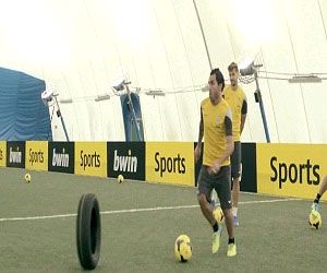 مصر اليوم - كونتي يطور دقة مهاجمي يوفنتوس بإطارات السيارات