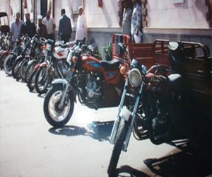   مصر اليوم - النعوش الطائرة  تتحدى القانون في الفيوم