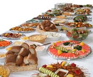   مصر اليوم - وضع أطعمة صحية في بداية البوفيه يساعد في محاربة السمنة