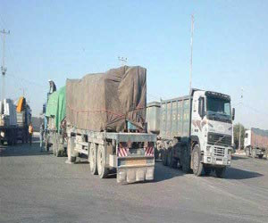   مصر اليوم - إدخال 200 شاحنة بضائع لغزة عبر كرم أبو سالم