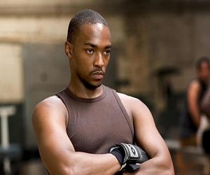 مصر اليوم - توقيف نجم خزانة الألم أنطوني ماكي بتهمة القيادة تحت تأثير الكحول