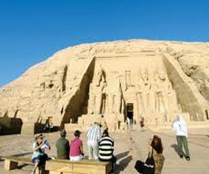   مصر اليوم - محافظ البحر الأحمر يؤكد توافر المناخ الأمن لجذب السياحة