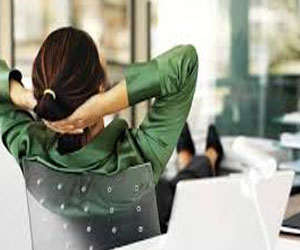 مصر اليوم - كثرة إعتذار المرأة في العمل يقلل فرص ترقيتها