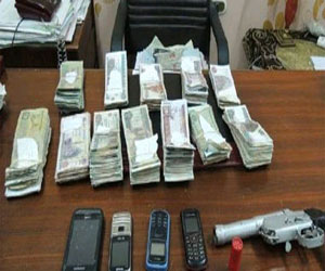   مصر اليوم - ضبط 3 متهمين سرقوا 100 ألف جنيه من سوبر ماركت شهير في بورسعيد