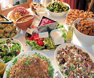   مصر اليوم - وضع أطعمة صحية في بداية البوفيه يساعد في محاربة السمنة