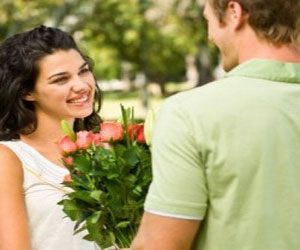 مصر اليوم - الرجال يعشقون من النظرة الأولى