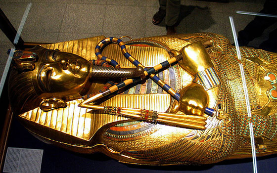 مصر اليوم - فريق من العلماء البريطانيين تمكن من كشف لغز وفاة توت عنح آمون