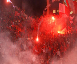 مصر اليوم - الألتراس يجبر الإعلاميين على تغيير مكانهم في ملعب المقاولون