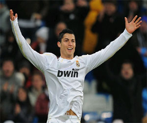   مصر اليوم - رونالدو عن المنافسة على جائزة الكرة الذهبية: أرد في الملعب