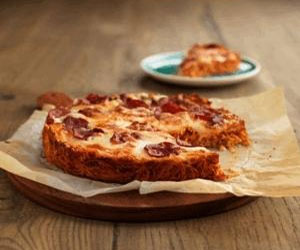   مصر اليوم - بيتزا البيبروني مع صلصة بولونيز