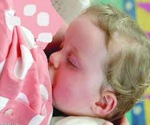   مصر اليوم - بريطانيا تشجع الرضاعة الطبيعية وتدفع مبالغ مالية للمرضعات