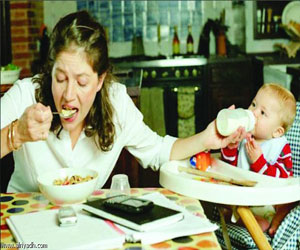   مصر اليوم - المرأة أفضل في إنجاز المهام المتعددة