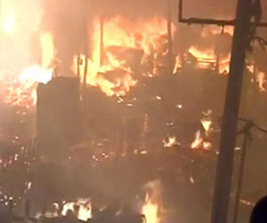   مصر اليوم - حريق يلتهم 200 كوخ على الأقل في شرق نيودلهي