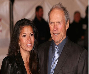   مصر اليوم - زوجة كلينت إيستوود تعود لتقديم نشرات الأخبار بعد انفصالها عنه