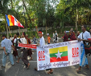   مصر اليوم - تظاهرة لرهبان بوذيين ضد زيارة وفد منظمة التعاون الاسلامي لبورما