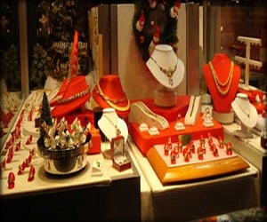   مصر اليوم - صيني سطا على متجر مجوهرات من أجل وقت هادئ في السجن