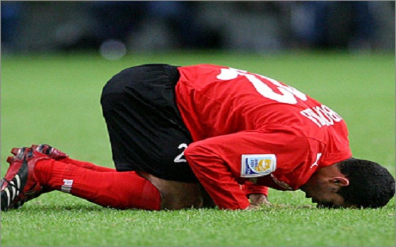   مصر اليوم - أبو تريكه يدرس الاعتزال النهائي بعد مواجهة غانا تضامنا مع عبد الظاهر