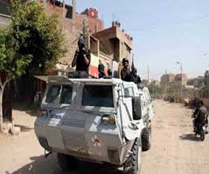   مصر اليوم - إلقاء عبوة ناسفة أثناء سير مدرعة للشرطة بالعريش دون إصابات