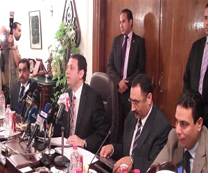   مصر اليوم - نيابة الجيزة بدأت التحقيقات مع وزير التموين السابق باسم عودة