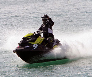   مصر اليوم - انطلاق التجارب الحرة لجراند بري قطر للدراجات المائية 2013 الخميس