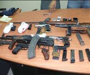   مصر اليوم - ضبط أسلّحة ناريّة غير مُرخصة مع متهمين في سوهاج