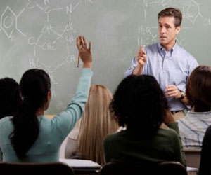   مصر اليوم - مدرس صور مؤخرات طالباتة وصدورهن