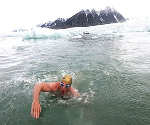   مصر اليوم - رجل في الثلاثين عبر بريطانيا سباحة من الجنوب إلى الشمال