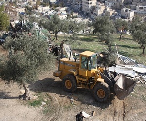   مصر اليوم - القوات الإسرائيلية تتوغل في قرية خزاعة وتجرف أراضي زراعية