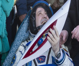 مصر اليوم - عودة الشعلة الأولمبية “الشتوية” من الفضاء