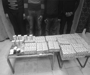   مصر اليوم - ضبط 19 ألف قرص مُخدِّر مع 4 عاطلين على طريق جمصة الدوليّ