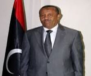 مصر اليوم - وزير الدفاع الليبي يقطع زيارته إلي الأردن جراء أحداث طرابلس الجمعة