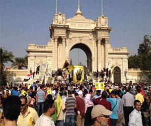   مصر اليوم - أنصار الإخوان يتظاهرون أمام قصر القبة