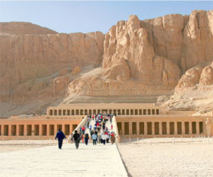   مصر اليوم - إيطاليا ترفع حظر السفر عن البحر الأحمر والأقصر وأسوان