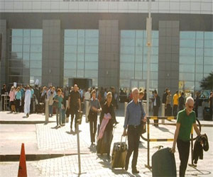   مصر اليوم - مطار الغردقة يستقبل 5800 سائح في يوم واحد