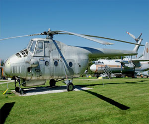   مصر اليوم - سقوط راكب إحدى الطائرات الصغيرة في البحر