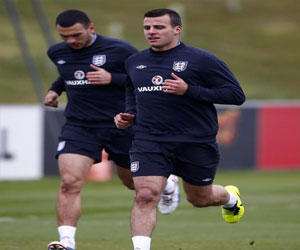 مصر اليوم - تايلور يعتذر عن سخريته العنصرية من زملائه على تويتر