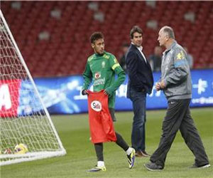   مصر اليوم - سكولاري يشيد بانتقال نيمار إلى برشلونة ويصف القراربـالصائب