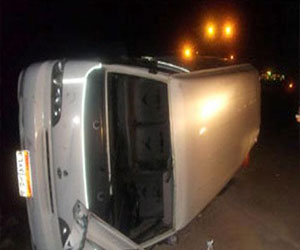   مصر اليوم - انقلاب سيارة يسفر عن مقتل سيدة وإصابة 12 في شمال سيناء